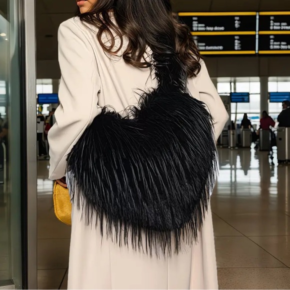 Elegant Black Faux Fur Shoulder Bag - Picture 2 of 5